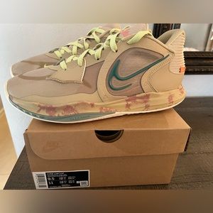 Nike Kyrie low 5 N7. Only worn once. Size 9.5